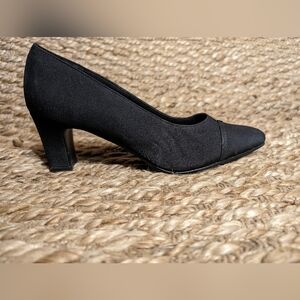 Jasmin East Black Closed Toe Shoes Size 7.5